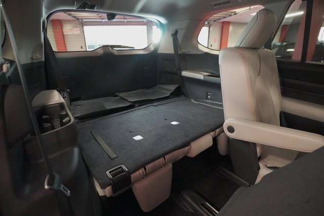 Used 2024 Toyota Grand Highlander Platinum image 31