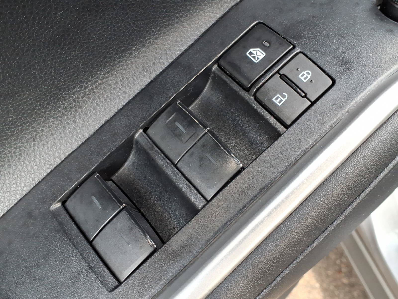 Used 2023 Toyota Highlander XLE FWD image 11