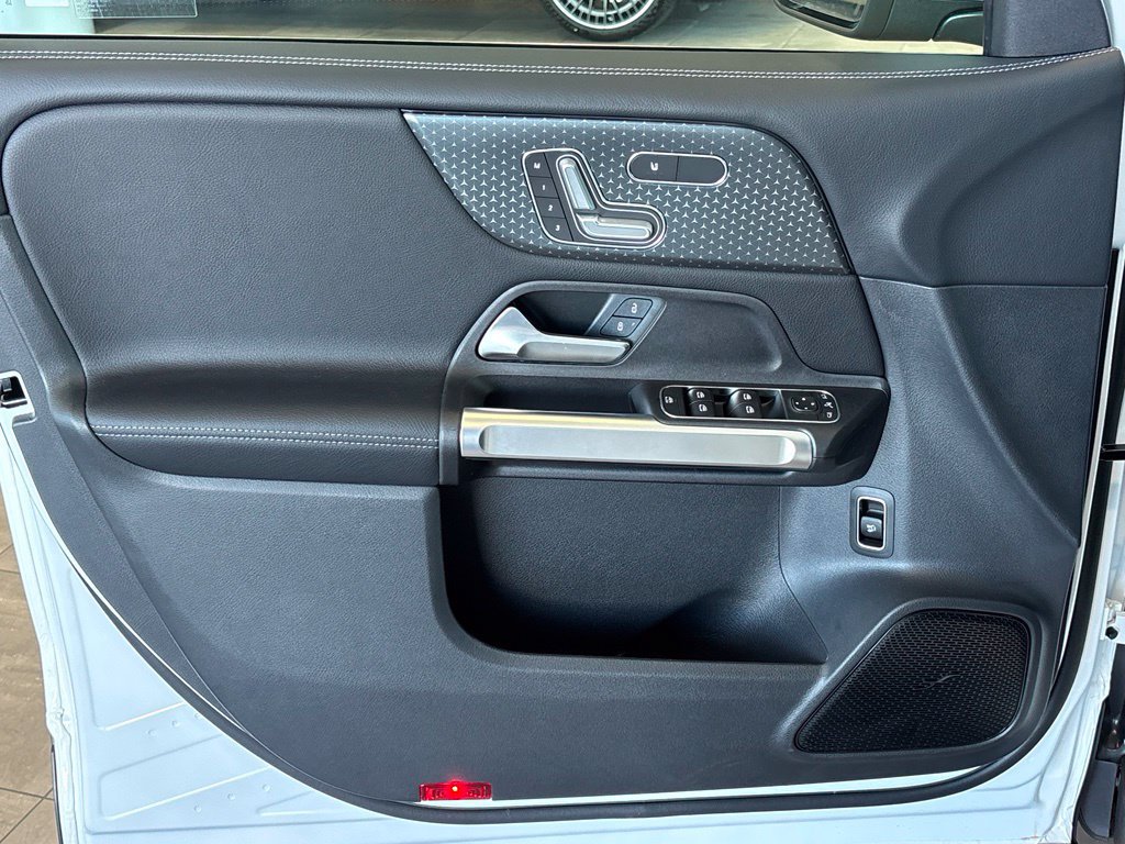New 2026 Mercedes-Benz GLB 250 4MATIC image 16