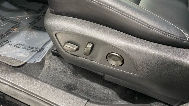 Used 2024 GMC Acadia Elevation image 12