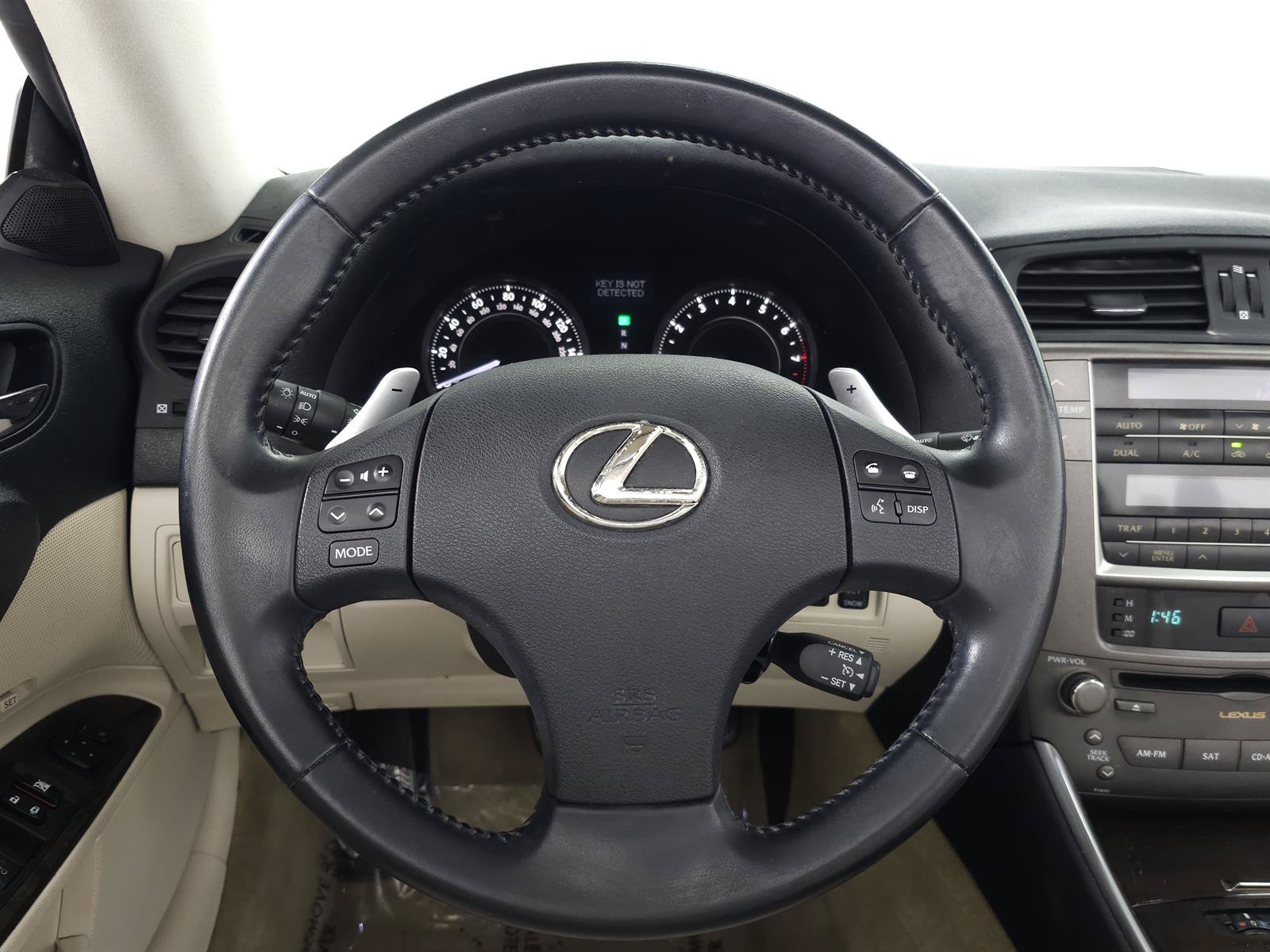 Used 2010 Lexus IS 250C w/ Luxury Pkg RWD image 16