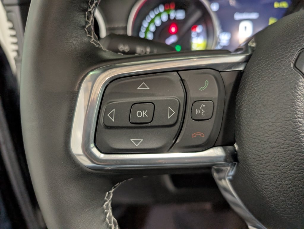 Used 2023 Jeep Wrangler Unlimited Sahara w/ Cold Weather Group AWD/4WD image 18