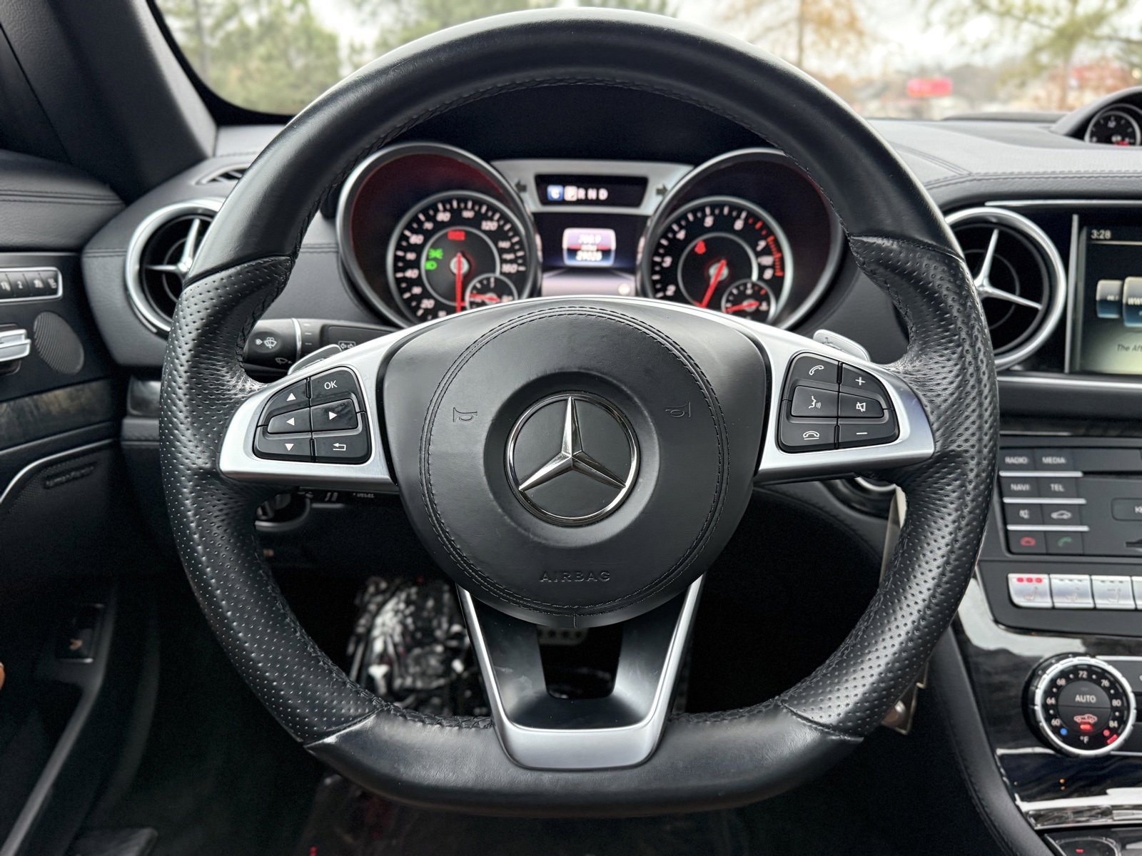 Used 2017 Mercedes-Benz SL 550 image 23