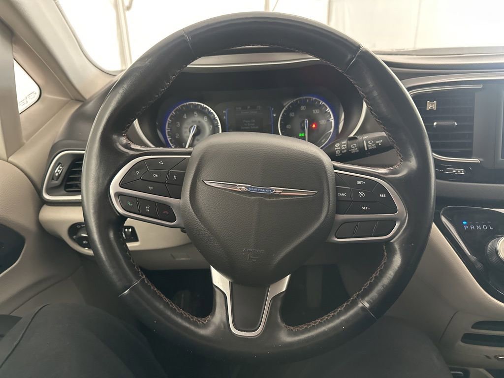 Used 2020 Chrysler Pacifica Touring-L image 19