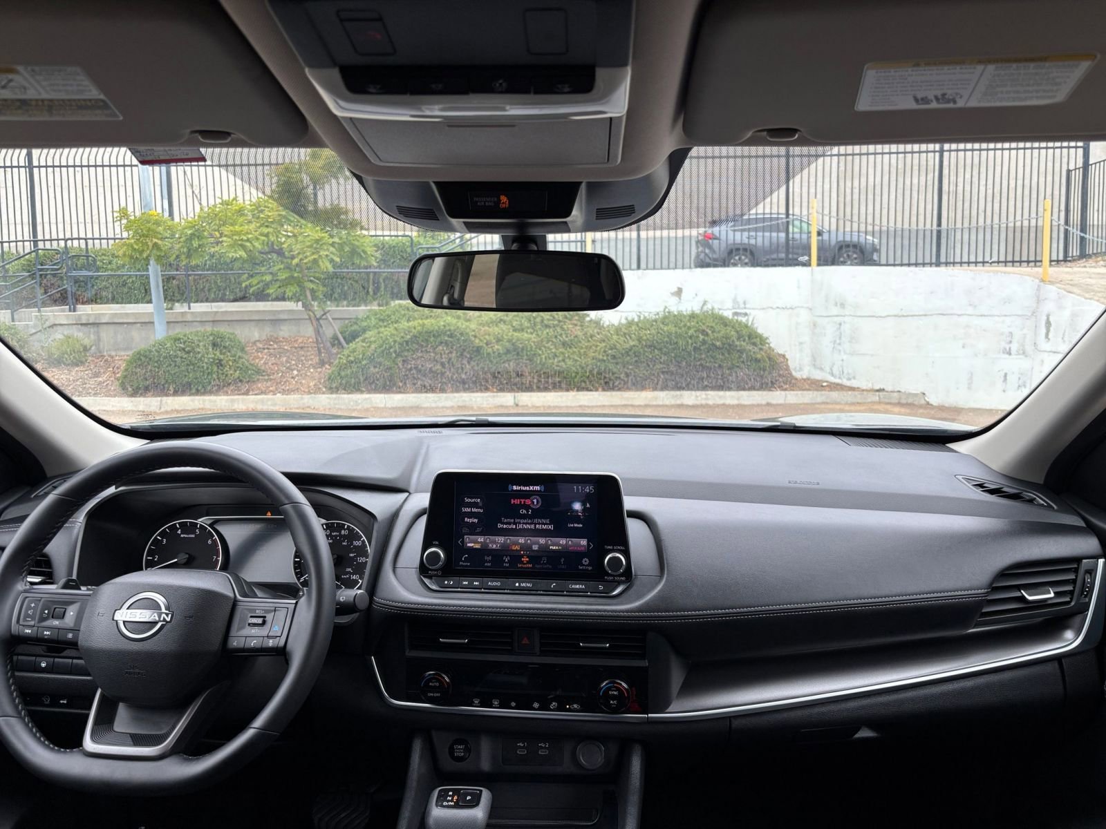 Used 2025 Nissan Rogue SV FWD image 35