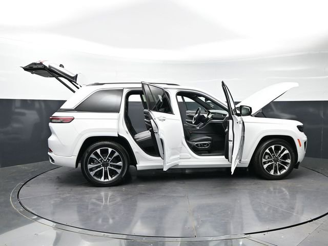 Used 2023 Jeep Grand Cherokee Overland w/ Luxury Tech Group IV AWD/4WD image 52