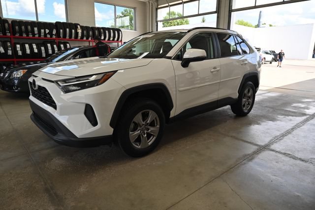 Used 2022 Toyota RAV4 XLE AWD/4WD image 8