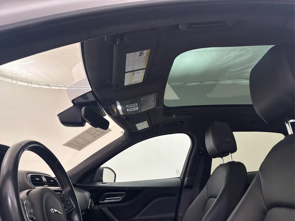 Used 2020 Jaguar F-PACE Premium image 31