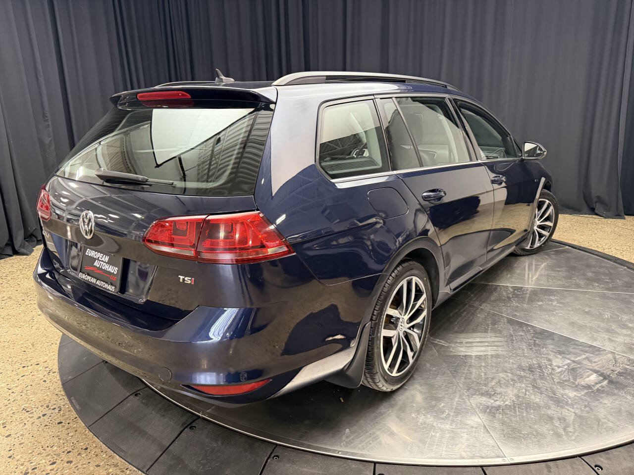 Used 2016 Volkswagen Golf Limited Edition FWD image 9