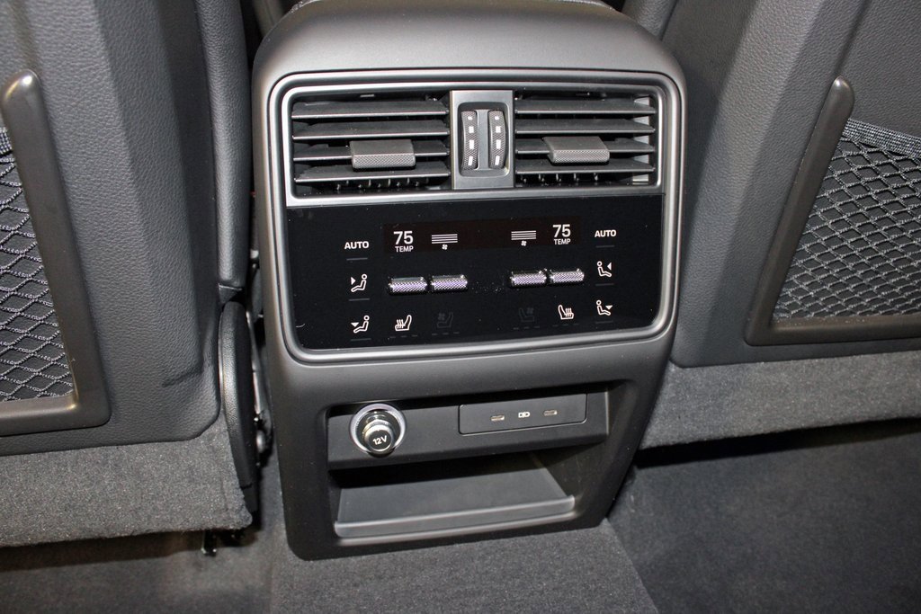 Used 2025 Porsche Cayenne image 33