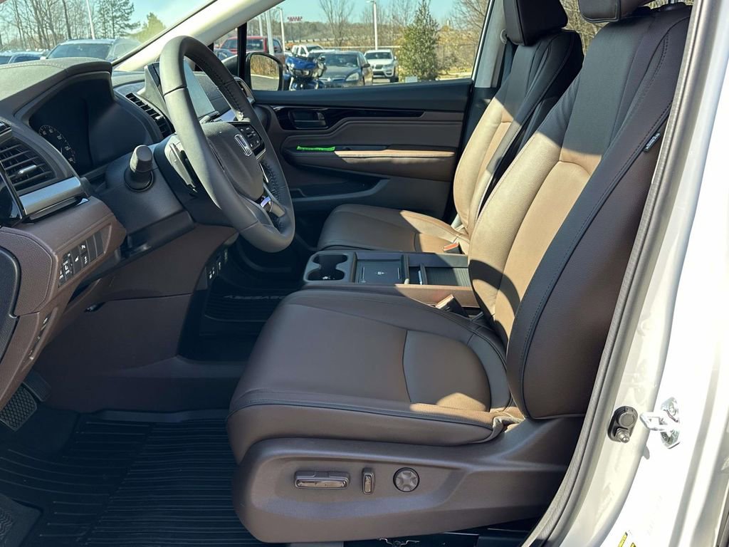 New 2026 Honda Odyssey Touring image 4