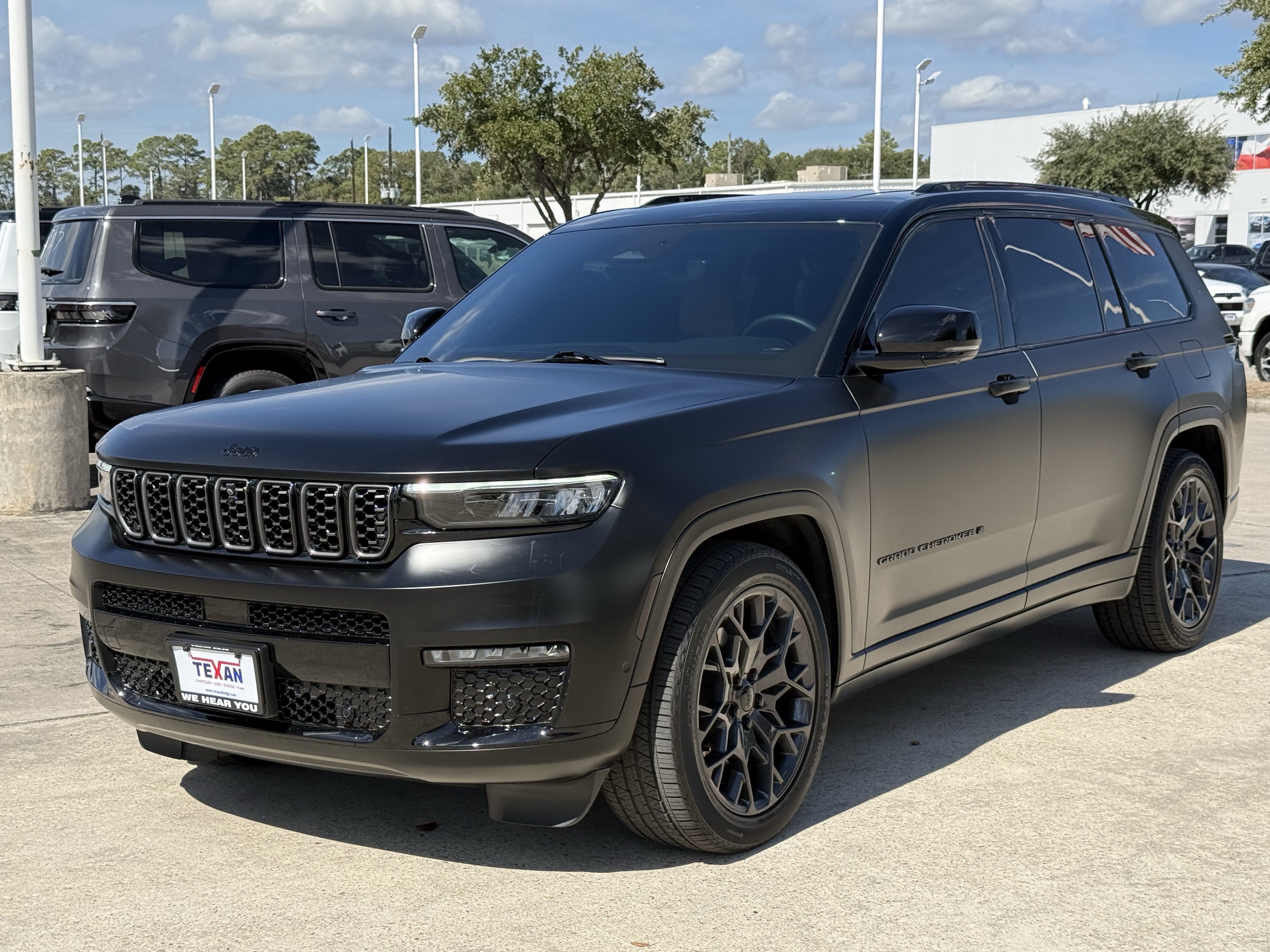 Used 2025 Jeep Grand Cherokee L Summit AWD/4WD image 9
