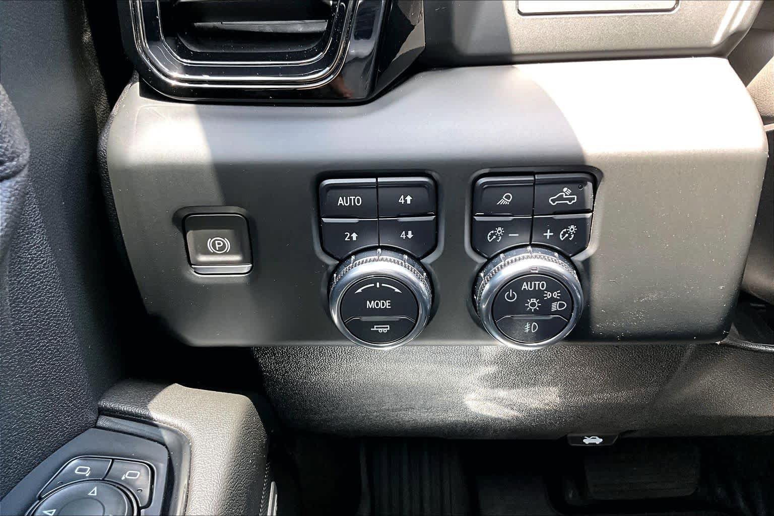 Used 2024 GMC Sierra 1500 AT4 w/ AT4 Premium Package AWD/4WD image 33
