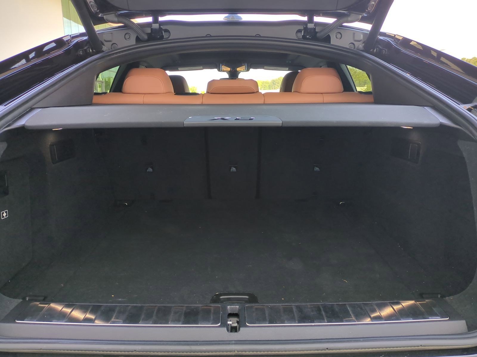 Used 2022 BMW X6 xDrive40i w/ M Sport Package image 30