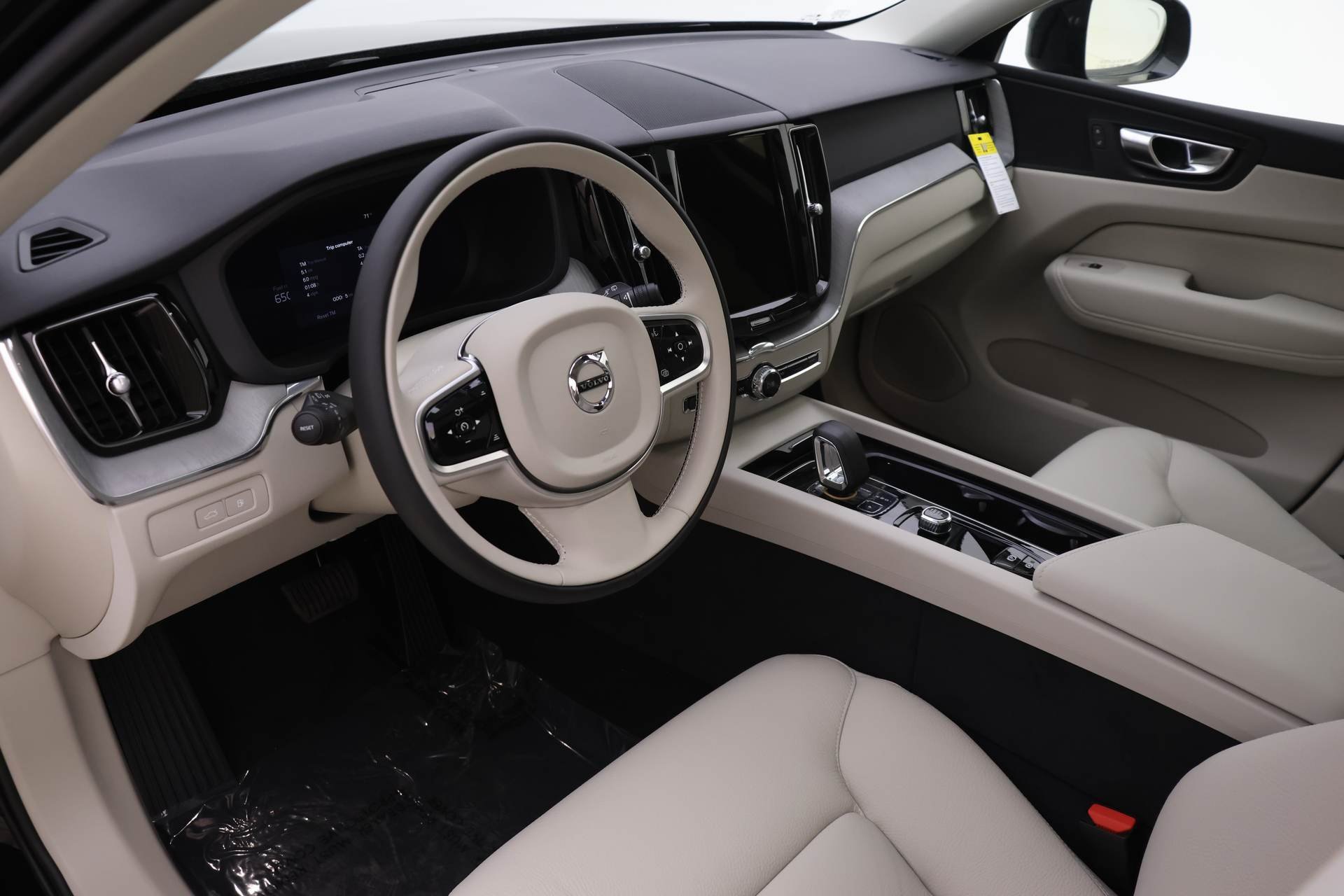 New 2025 Volvo XC60 T8 Plus w/ Protection Package Premier image 6