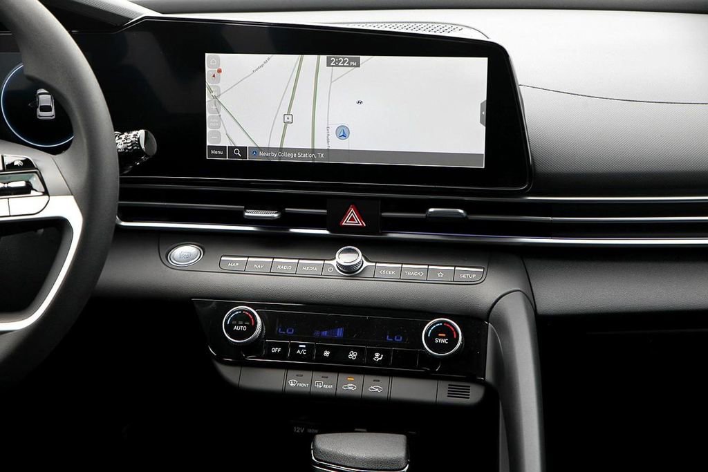 Used 2024 Hyundai Elantra SEL image 24