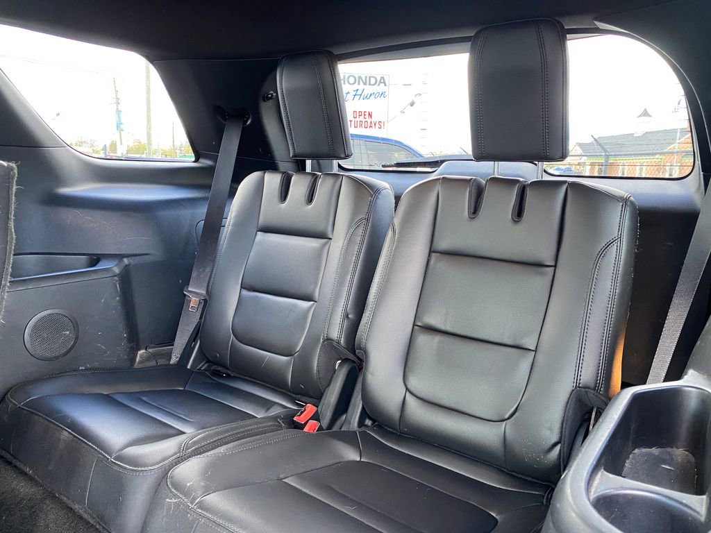 Used 2017 Ford Explorer XLT w/ Equipment Group 202A AWD/4WD image 17