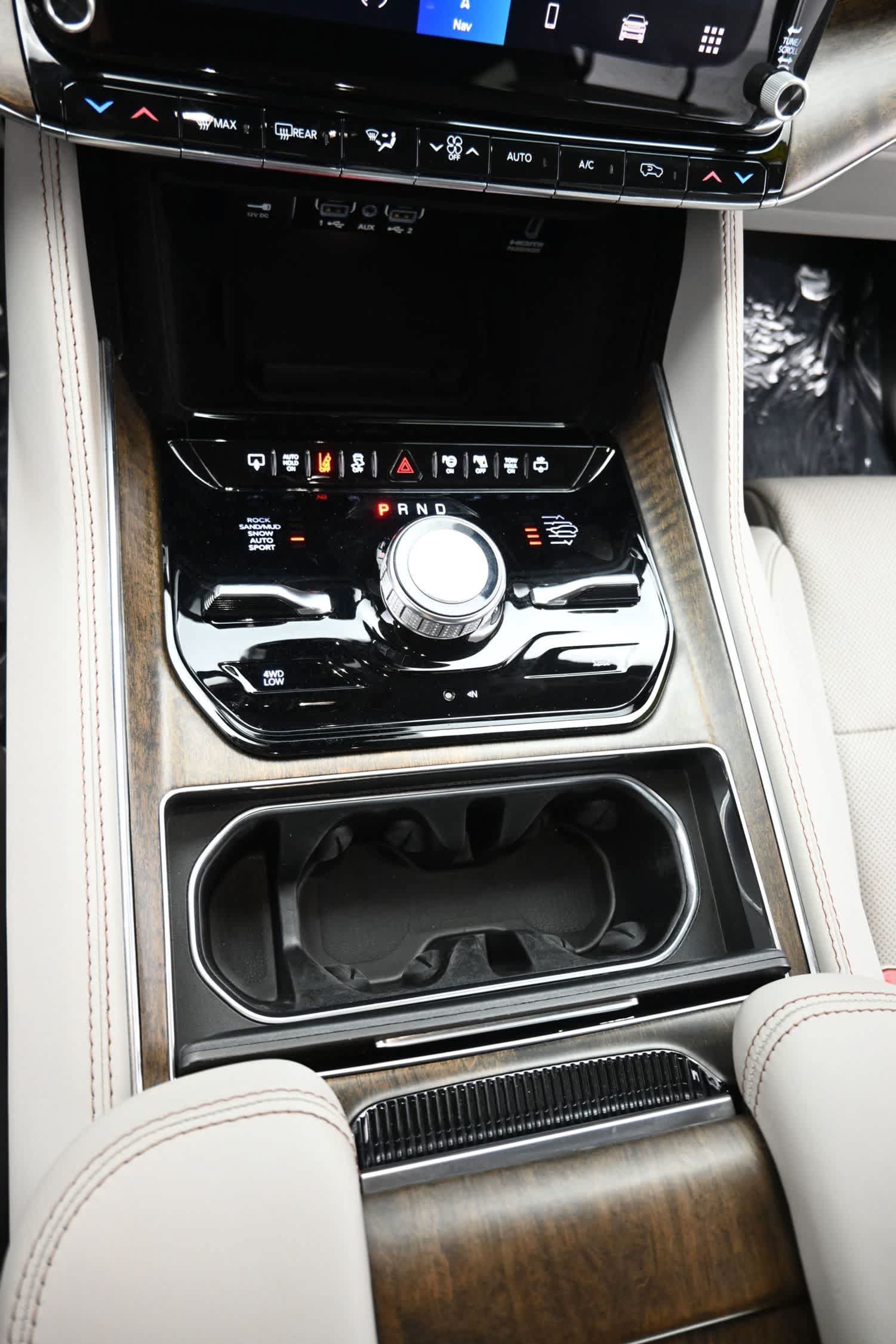 Used 2022 Jeep Grand Wagoneer Series I AWD/4WD image 23