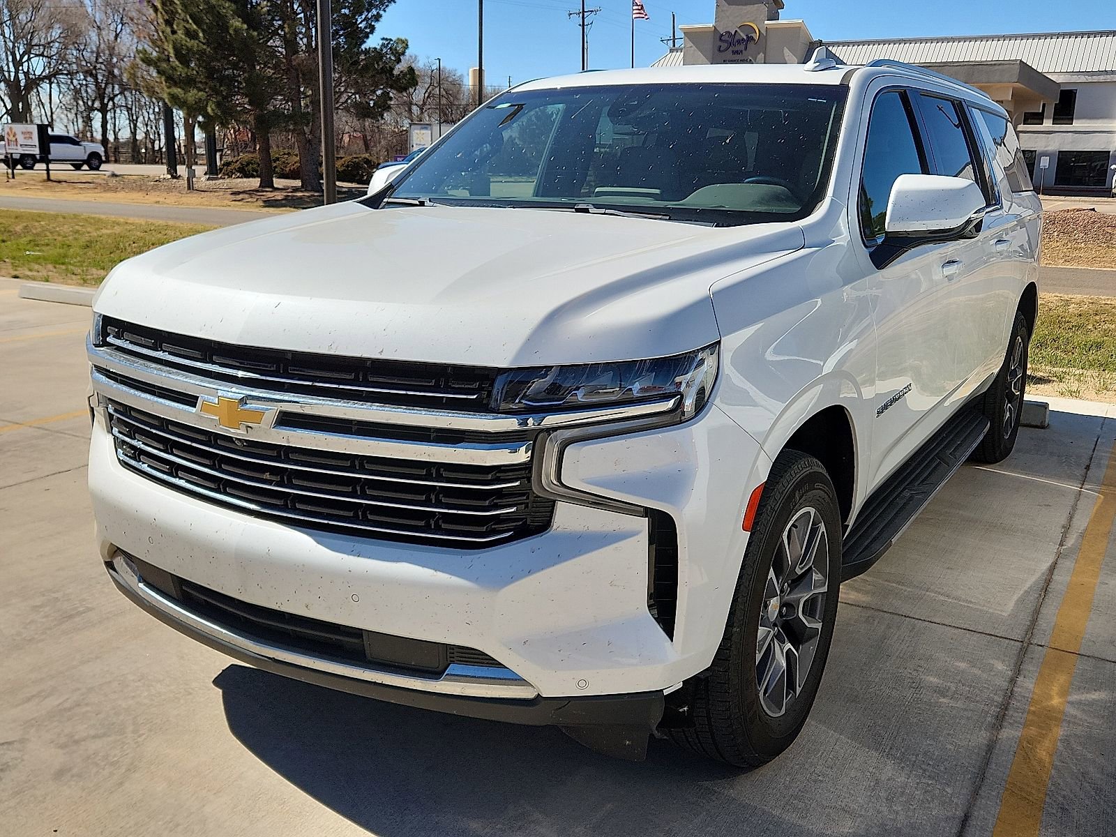 Used 2022 Chevrolet Suburban LT w/ Luxury Package image 1