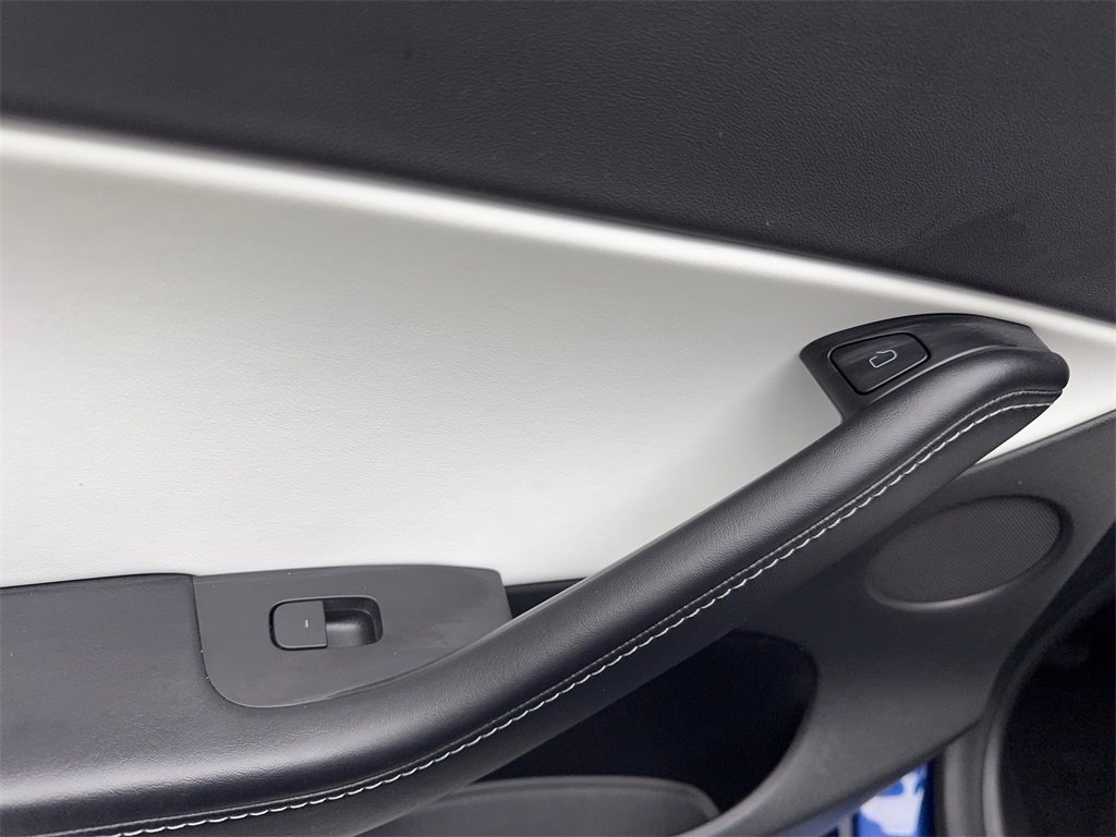 Used 2022 Tesla Model Y Long Range image 37