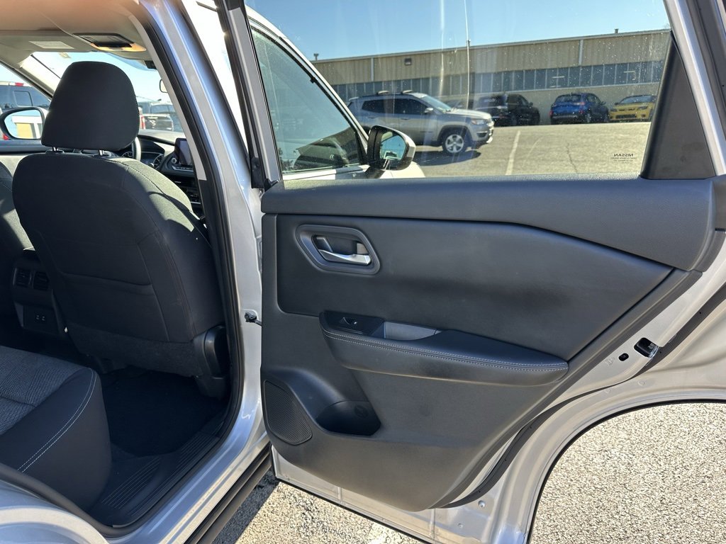 Used 2024 Nissan Rogue SV image 16