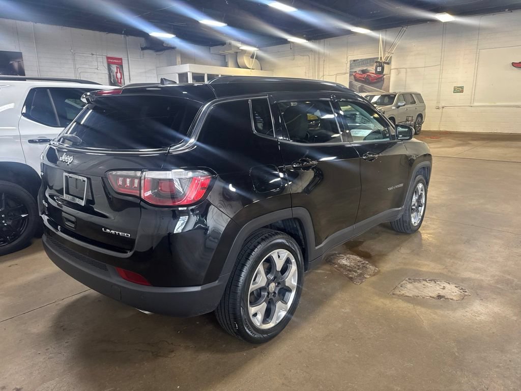 Used 2018 Jeep Compass Limited w/ Navigation Group AWD/4WD image 3