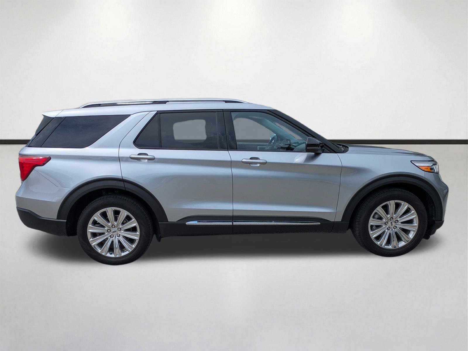 Used 2022 Ford Explorer Limited w/ Limited Technology Package RWD image 4