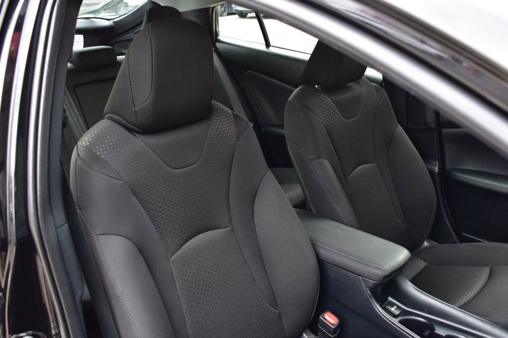 Used 2022 Toyota Prius LE image 18