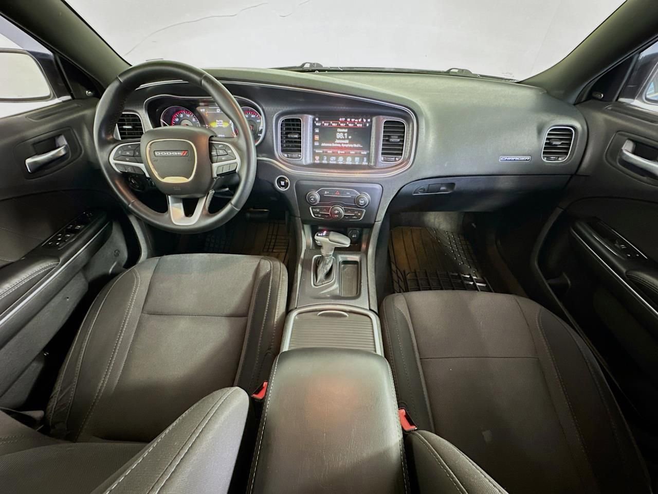 Used 2016 Dodge Charger SXT RWD image 10