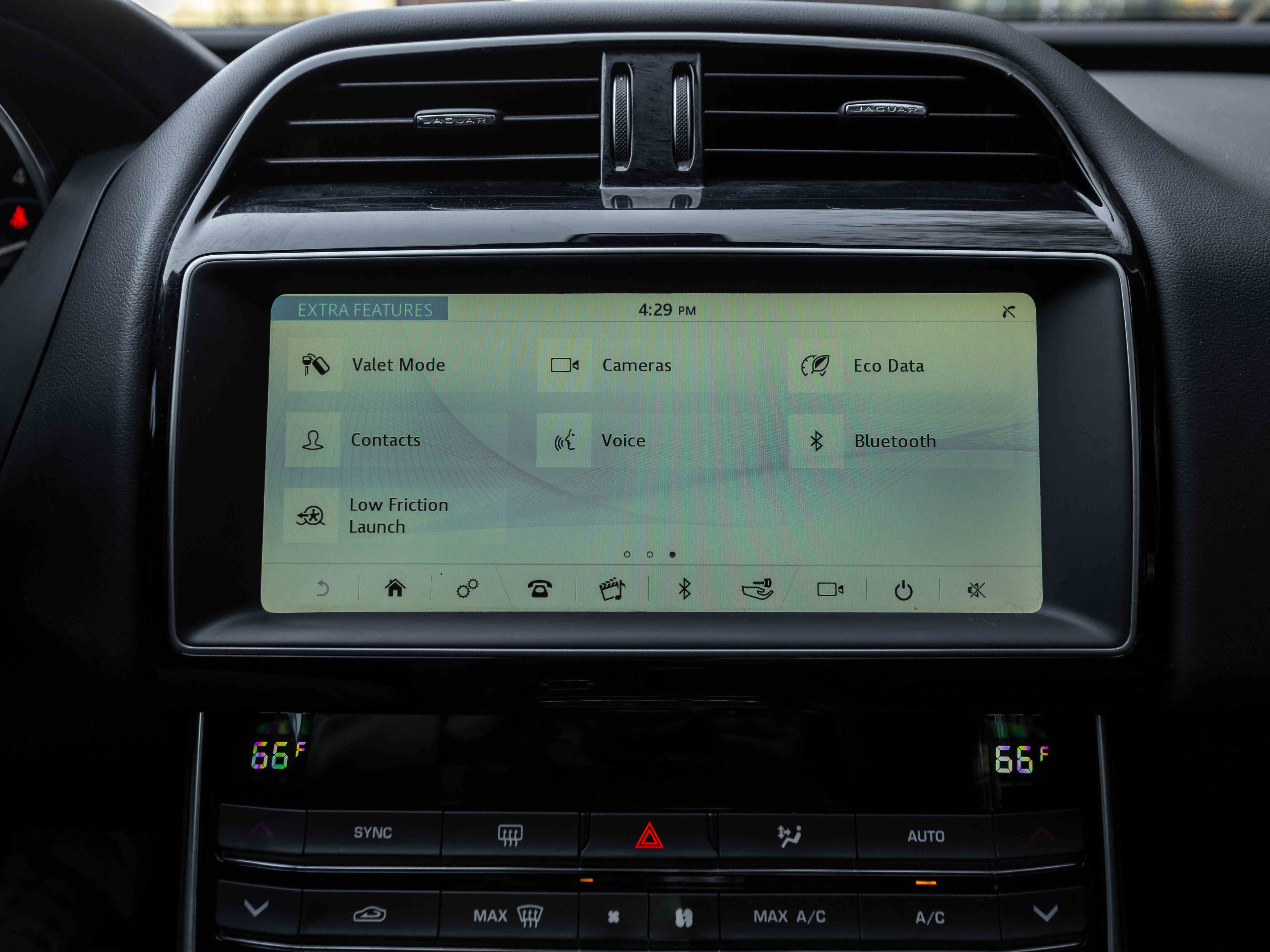 Used 2019 Jaguar XE Premium image 10