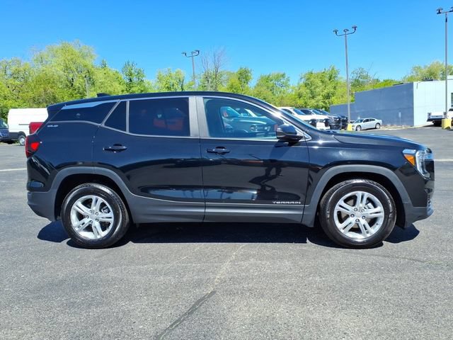 Used 2024 GMC Terrain SLE FWD image 8
