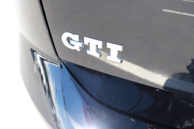 Used 2018 Volkswagen GTI SE FWD image 6