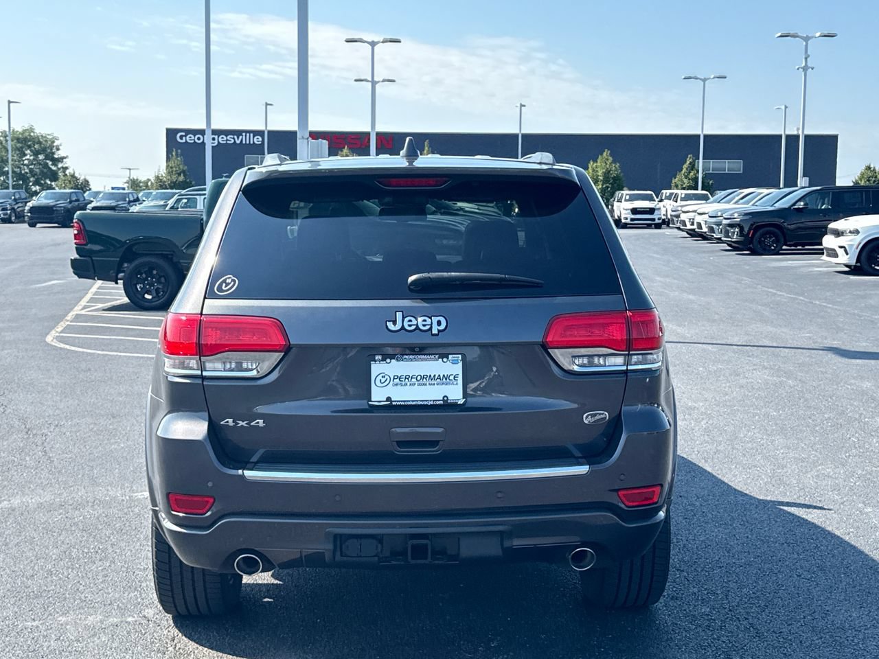 Used 2015 Jeep Grand Cherokee Overland w/ Advanced Technology Group AWD/4WD image 4