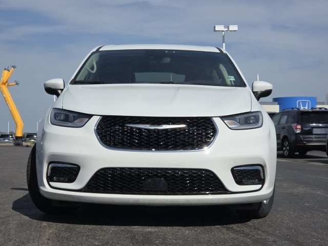 Used 2023 Chrysler Pacifica Touring-L FWD image 8