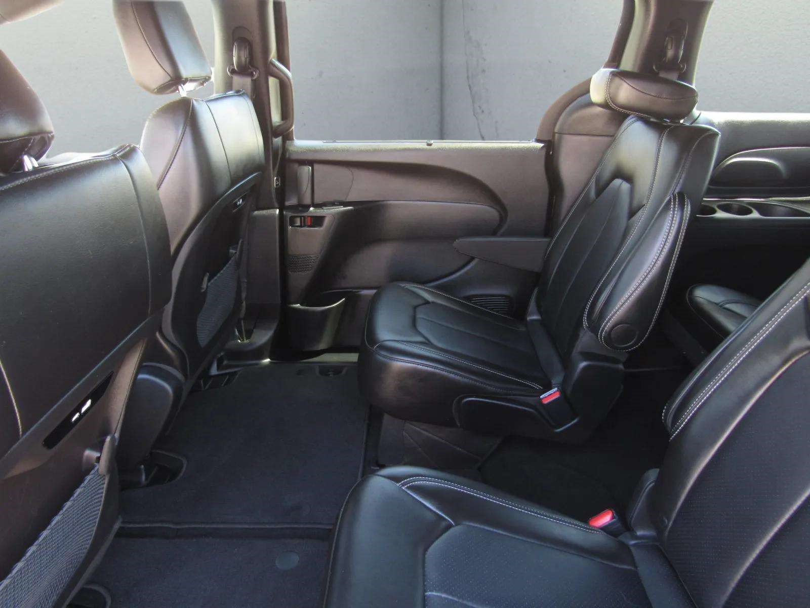 Used 2025 Chrysler Pacifica Select FWD image 15