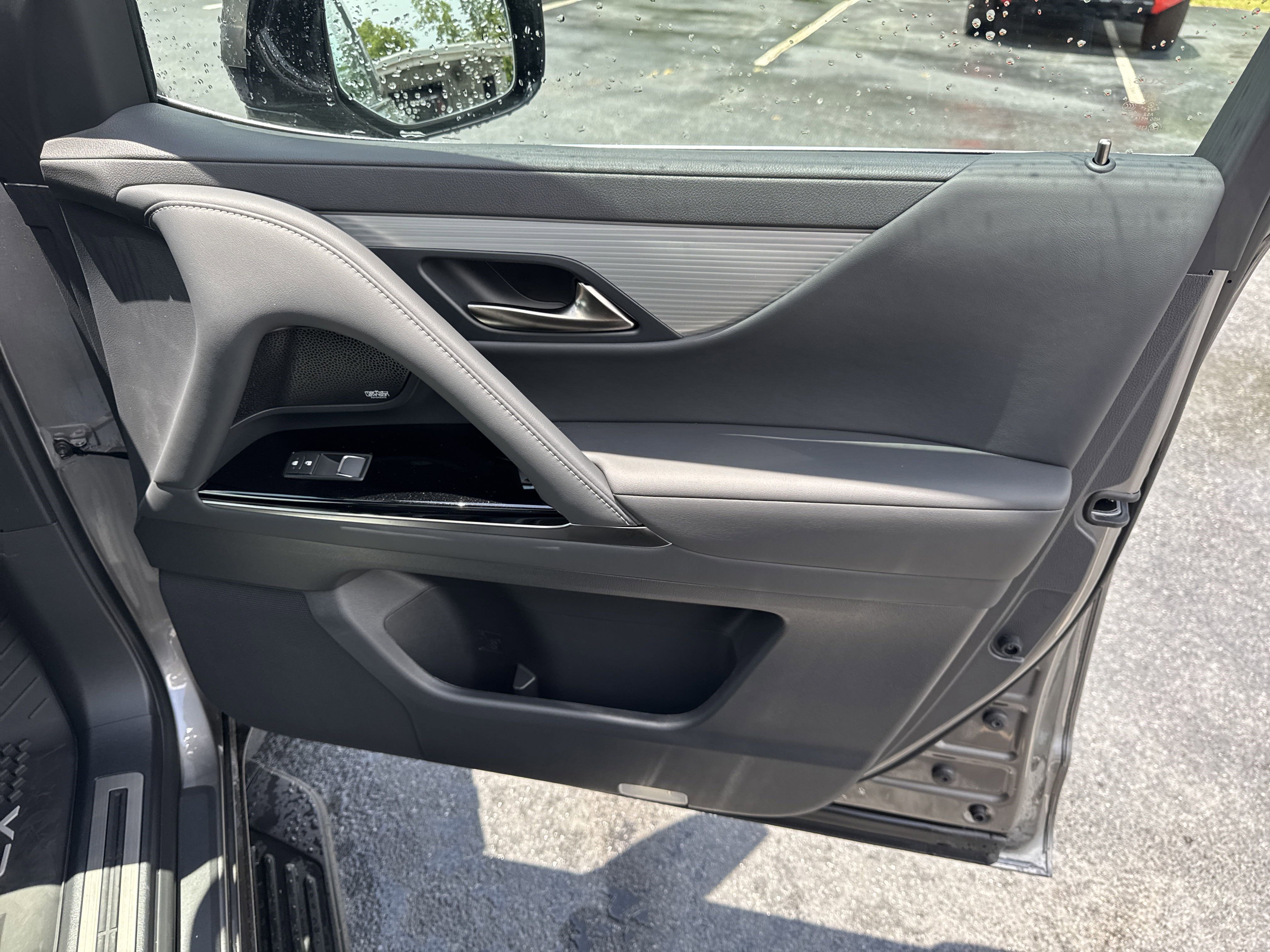 Used 2025 Lexus LX 700h F Sport image 40