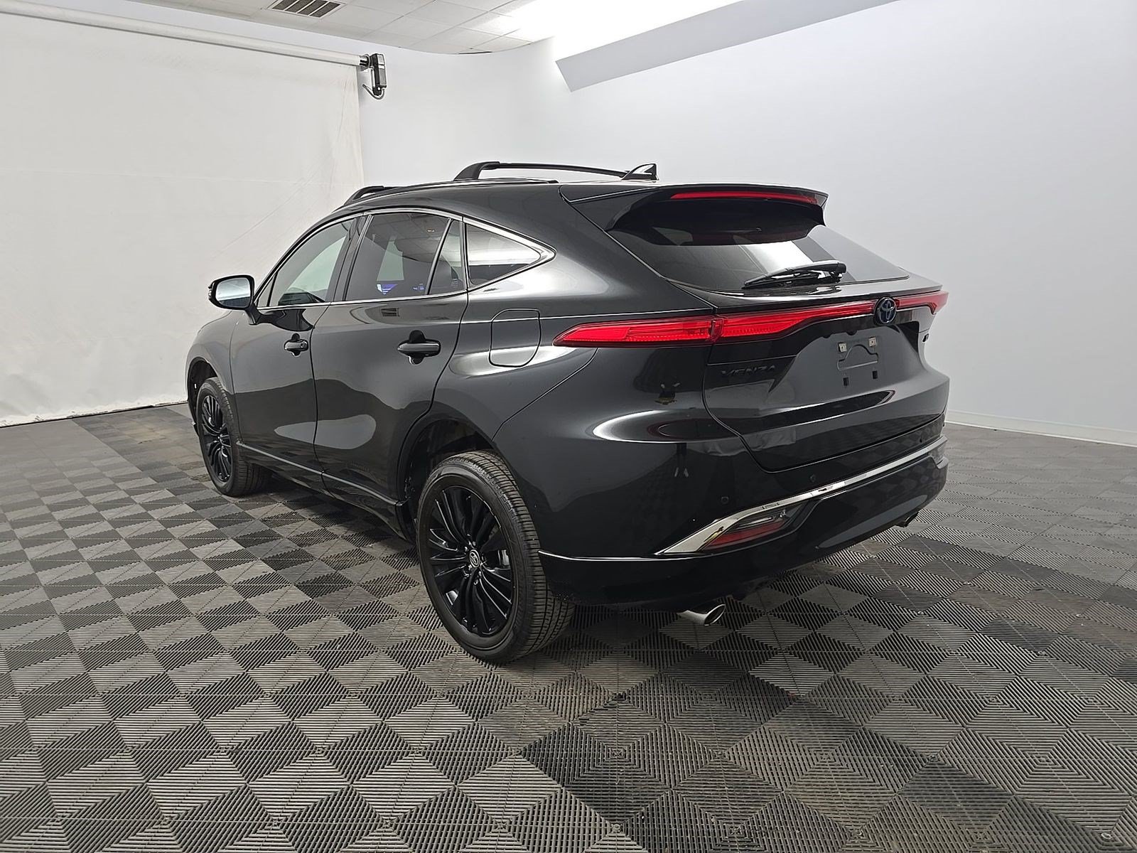 Used 2023 Toyota Venza Nightshade AWD/4WD image 6