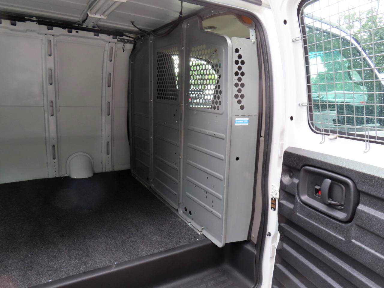 Used 2015 Chevrolet Express 2500 RWD image 12