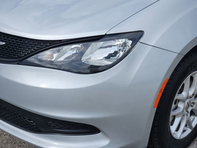 Used 2024 Chrysler Pacifica Touring-L image 7