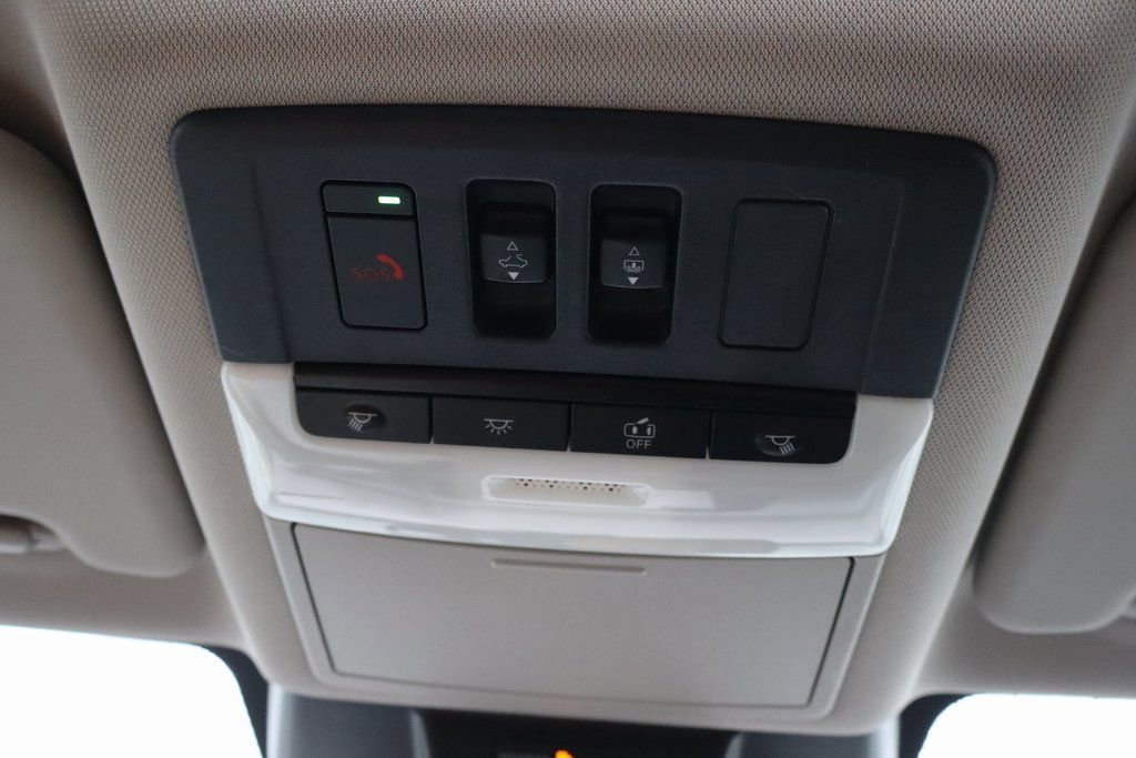 Used 2022 Nissan Rogue SL w/ SL Premium Package image 18