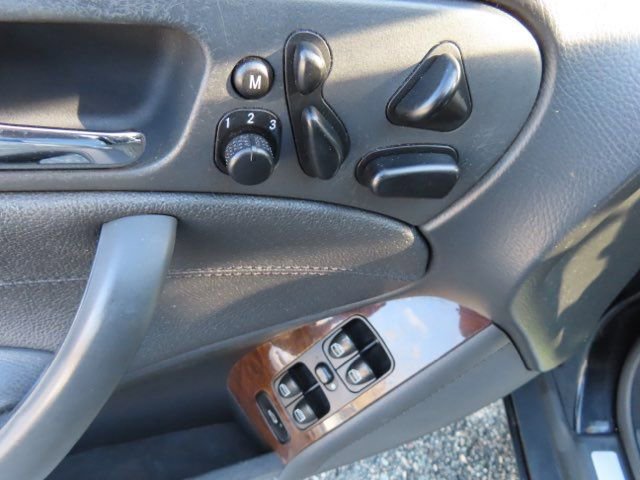 Used 2002 Mercedes-Benz C 320 Sedan image 15