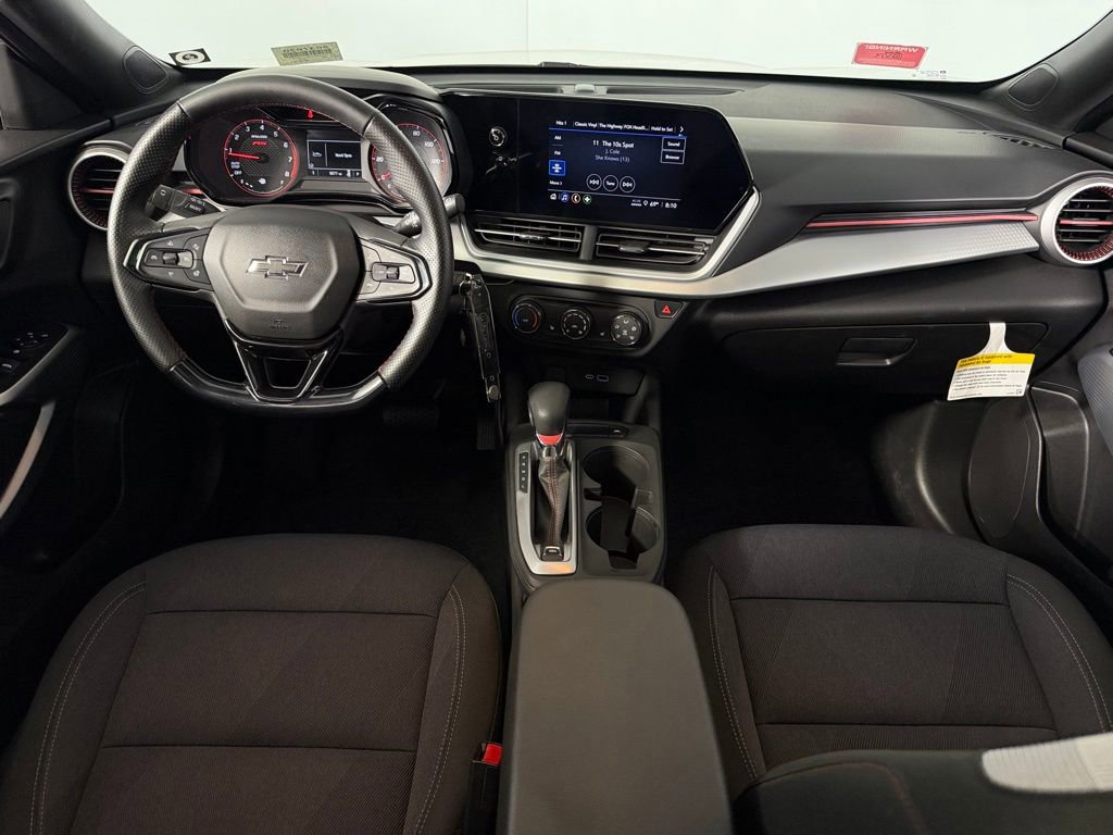 Used 2025 Chevrolet Trax RS w/ Sunroof Package image 14