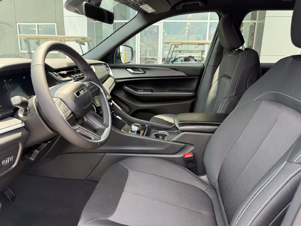 New 2026 Jeep Grand Cherokee Laredo RWD image 4