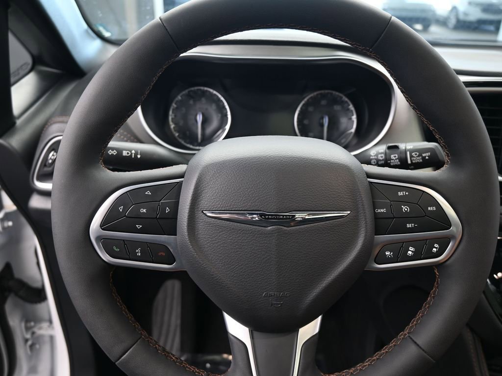 Used 2024 Chrysler Pacifica Pinnacle image 16