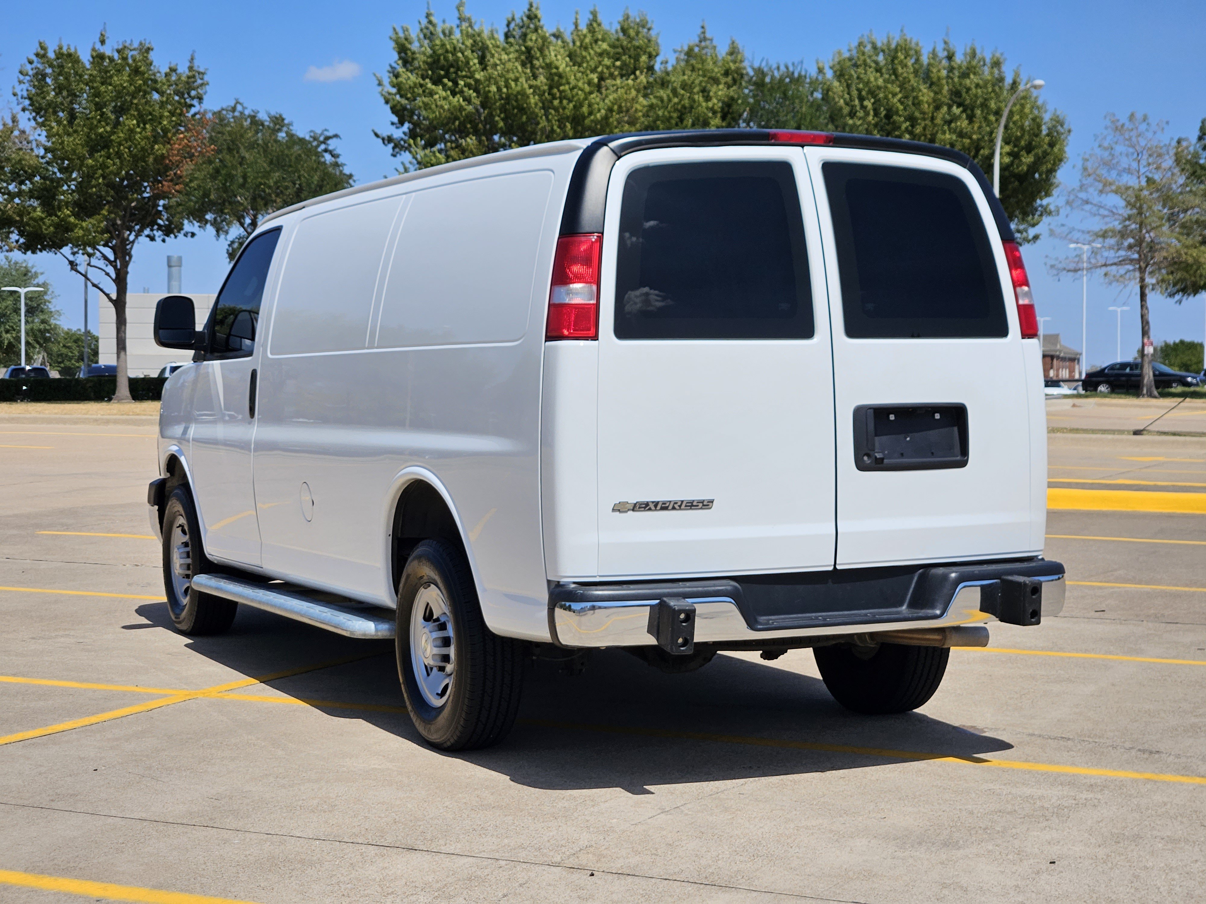 Used 2024 Chevrolet Express 2500 w/ Driver Convenience Package RWD image 4