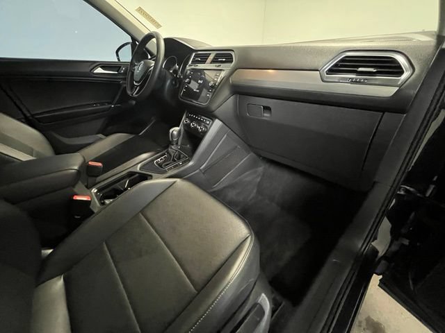 Used 2020 Volkswagen Tiguan SE FWD image 11