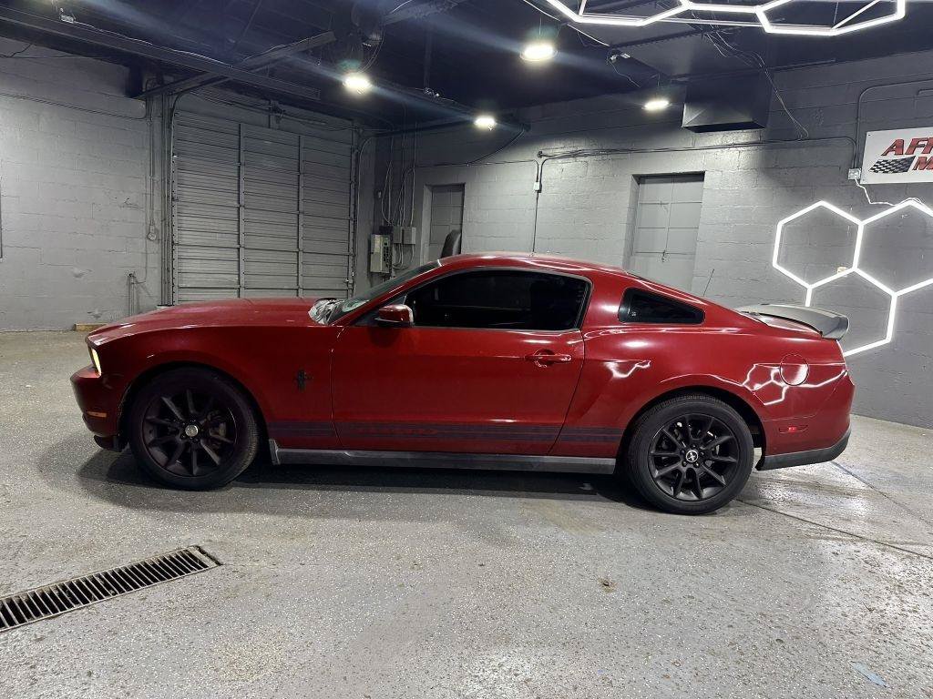 Used 2010 Ford Mustang Premium RWD image 3