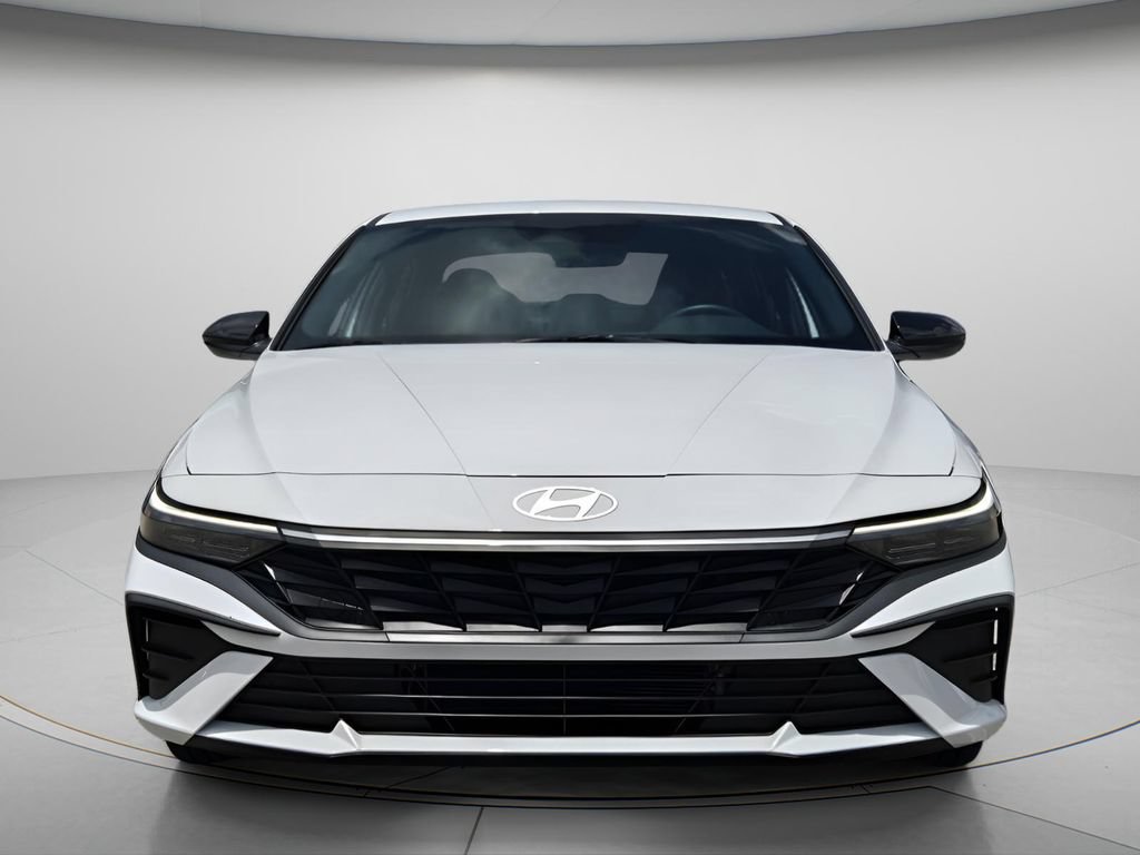 Certified 2025 Hyundai Elantra SEL w/ Cargo Package FWD image 5