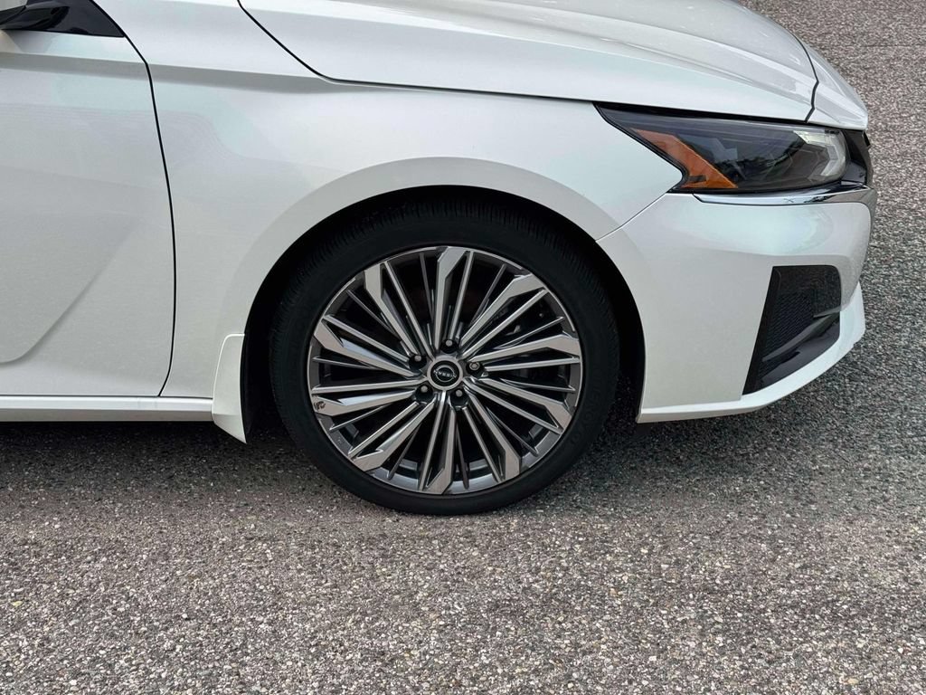 Certified 2025 Nissan Altima 2.5 SL FWD image 10
