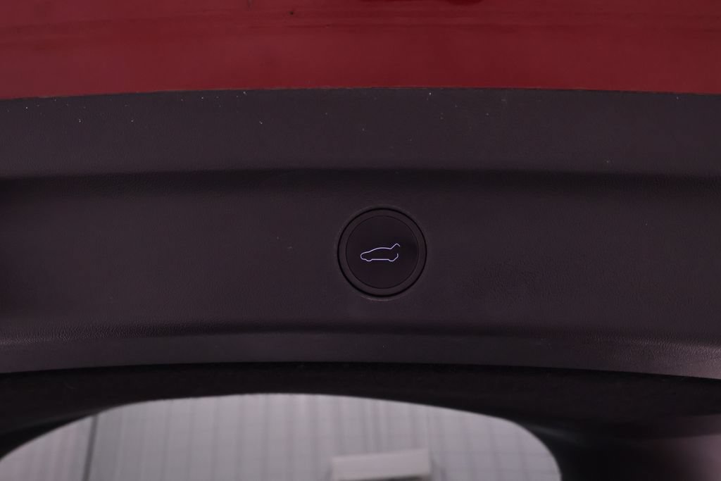 Used 2025 Tesla Model Y Long Range AWD/4WD image 31